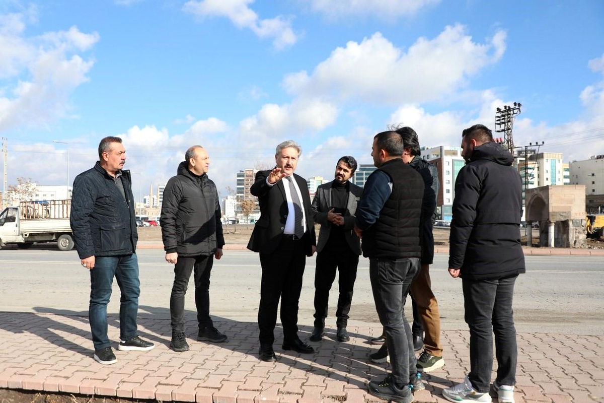 Tacettinveli Mahallesi\'nde Güzelleştirme Çalışmaları Devam Ediyor
