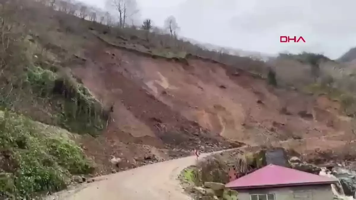 Trabzon\'da Sağanak Sonrası Heyelan: Yol Kapandı