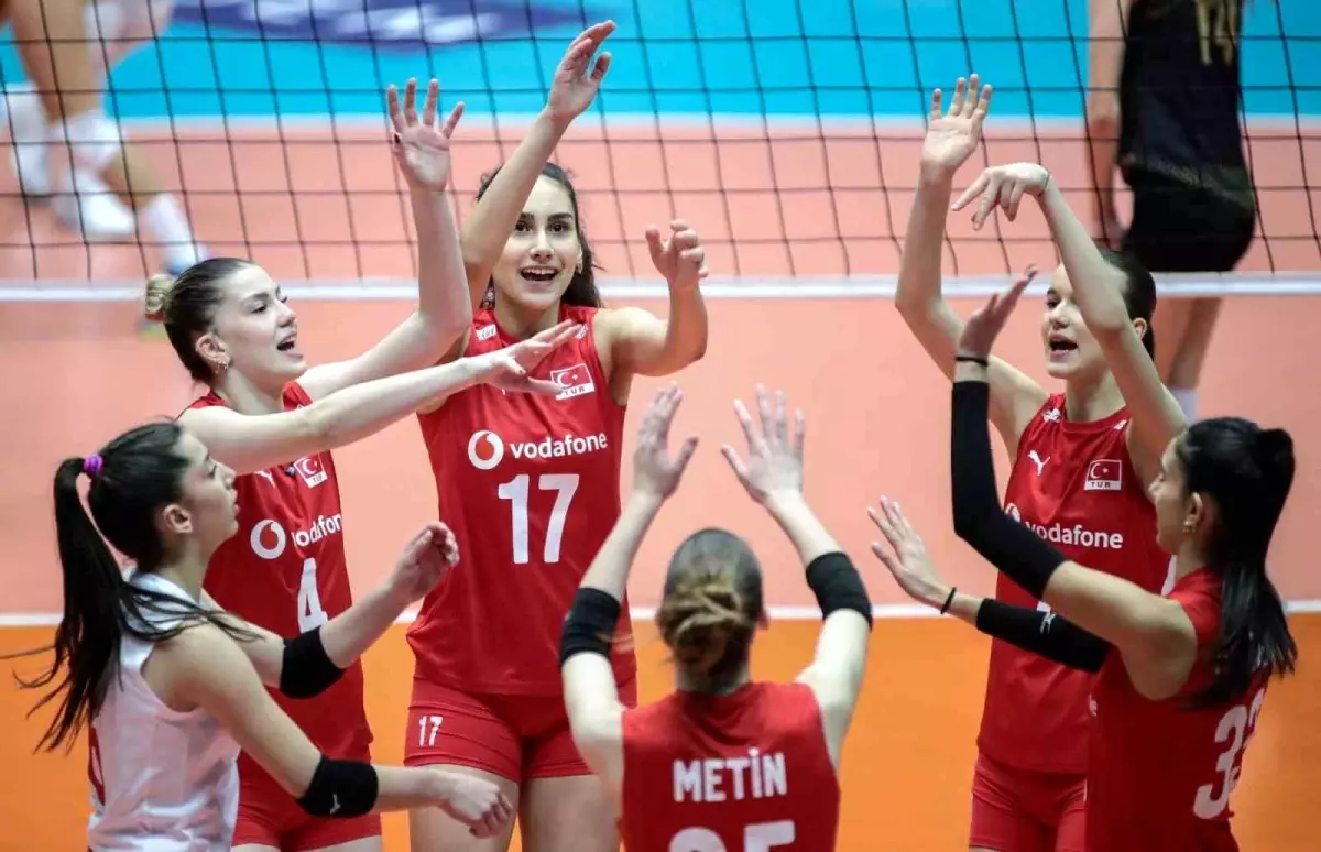 U16 Kız Voleybol Takımı Avrupa Finallerine Gitti