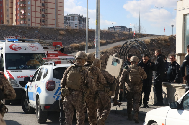 7 yaşındaki oğlunu silahla vuran baba kendini eve kilitledi