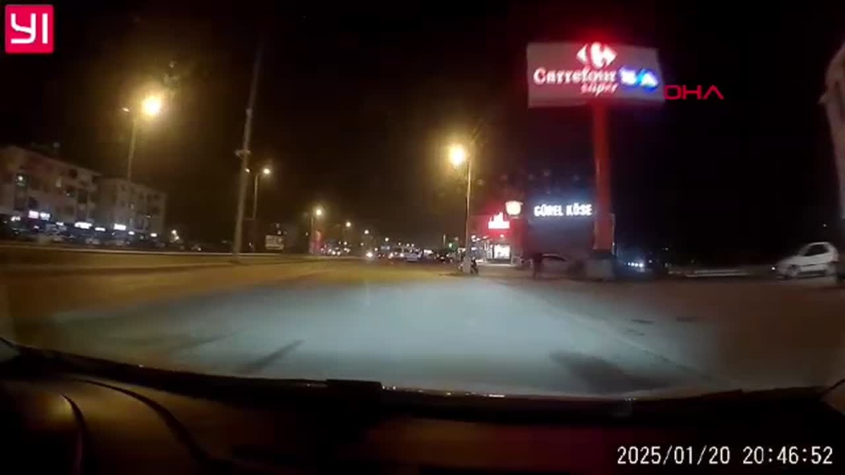 Düzce\'de Alkollü Sürücünün Yolcu Araçlarına Çarpmasıyla Kaza: 3 Yaralı