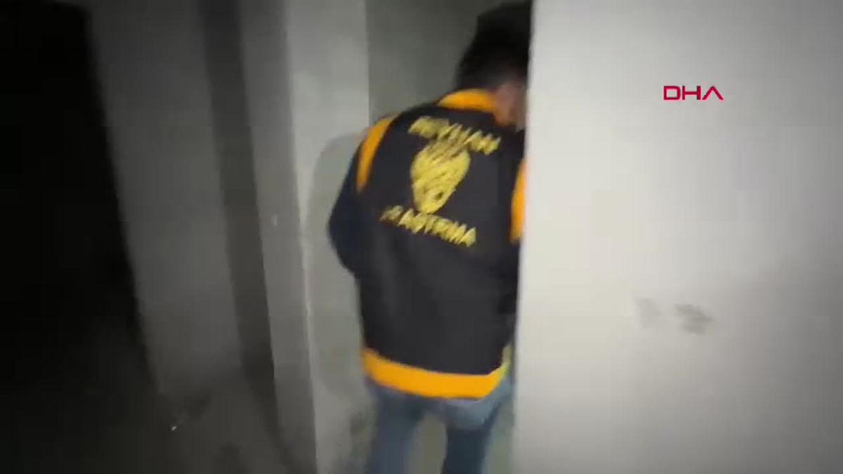 Adana\'da İnşaatta Silah ve El Bombası Ele Geçirildi