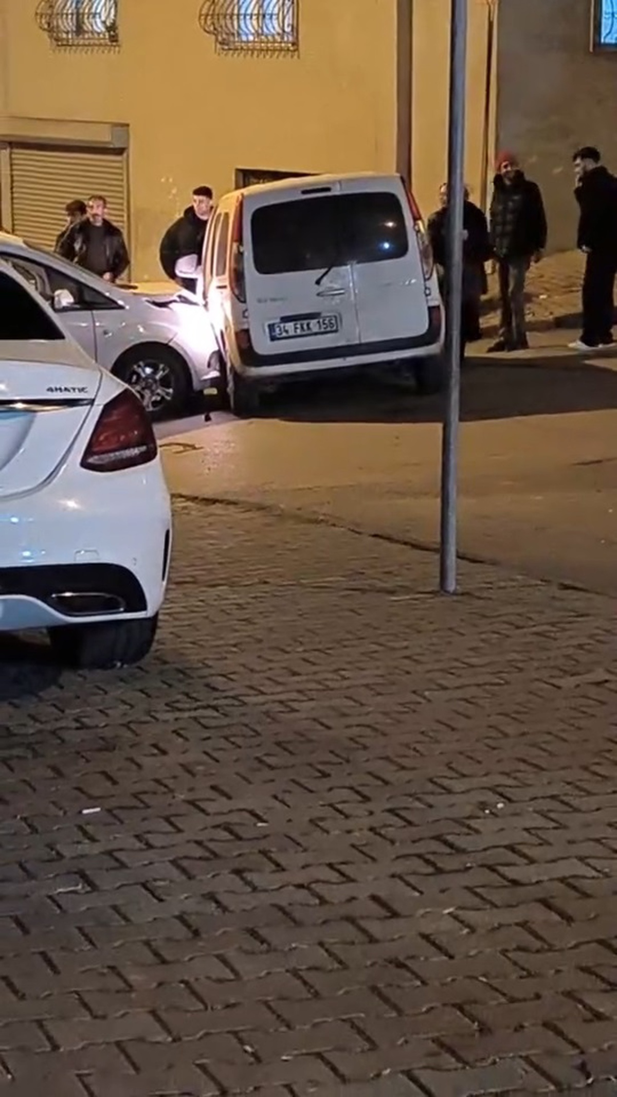 Arnavutköy\'de Kaza Sonrası Kavga Çıktı