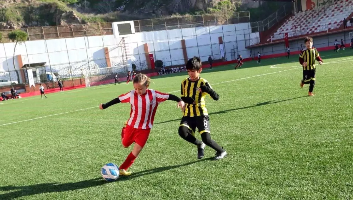 Bayraklı\'da U-10 Cup Futbol Turnuvası başladı