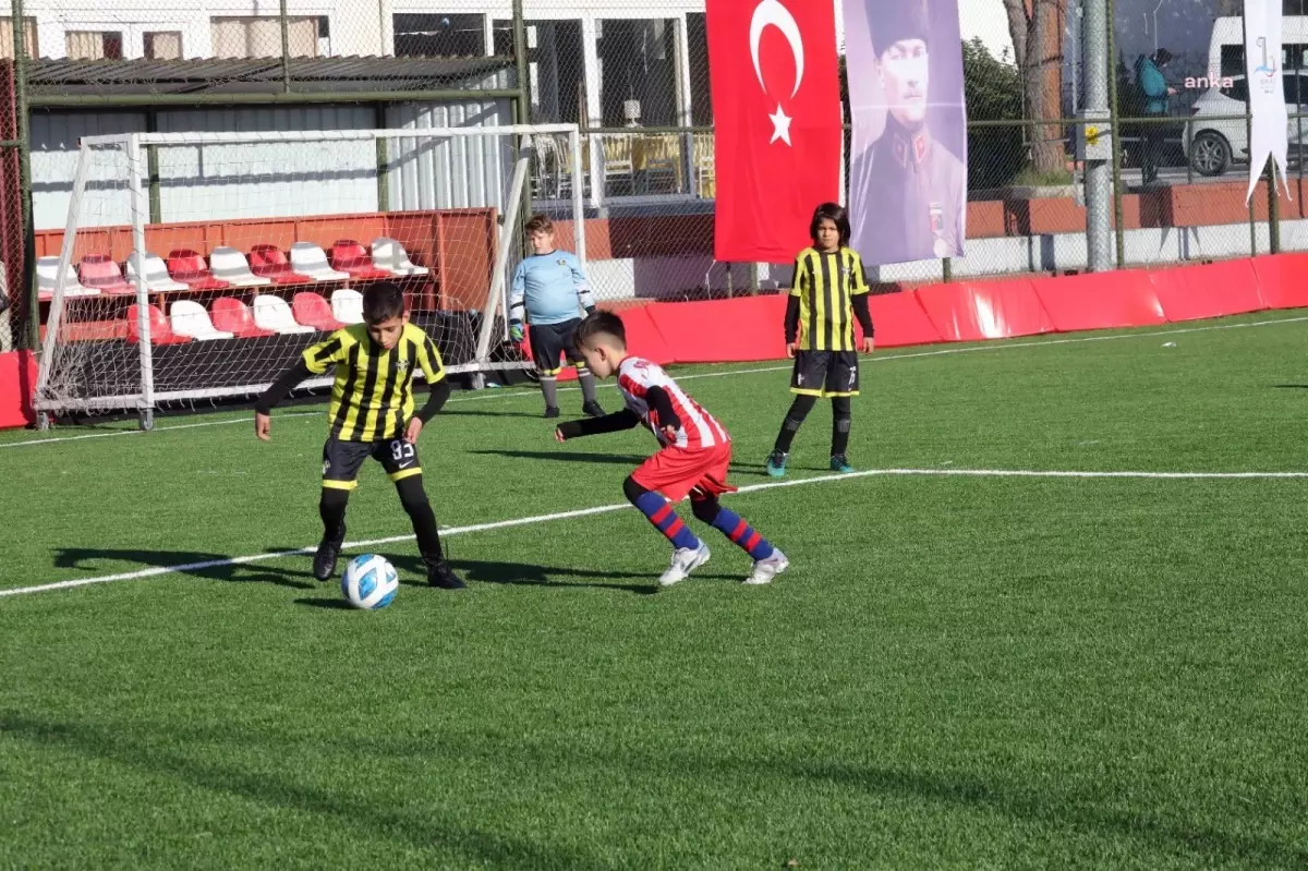 Bayraklı\'da U-10 Cup Futbol Turnuvası Başladı