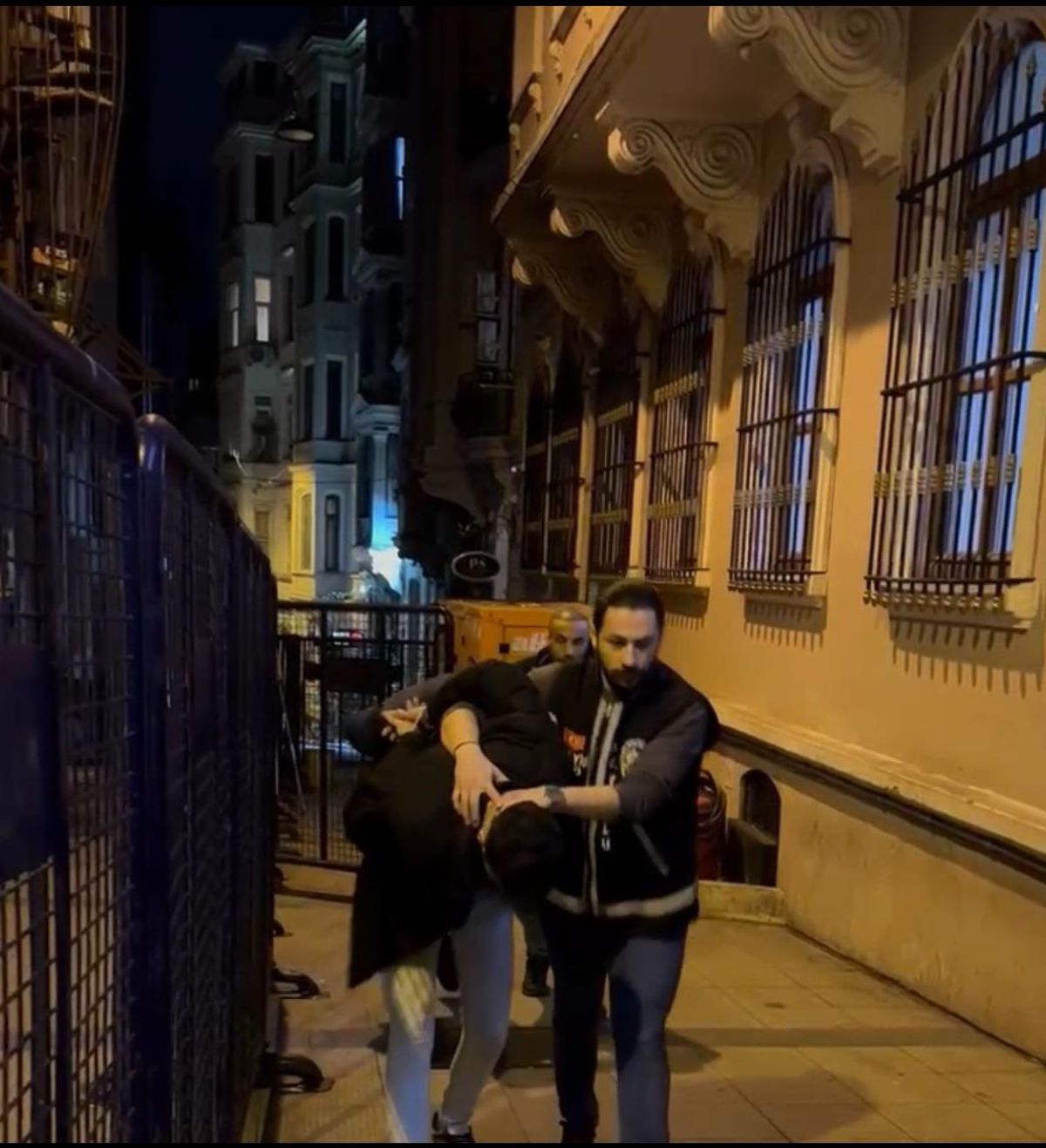 Beyoğlu\'nda Sahte Dövizle Dolandırıcılık Operasyonu