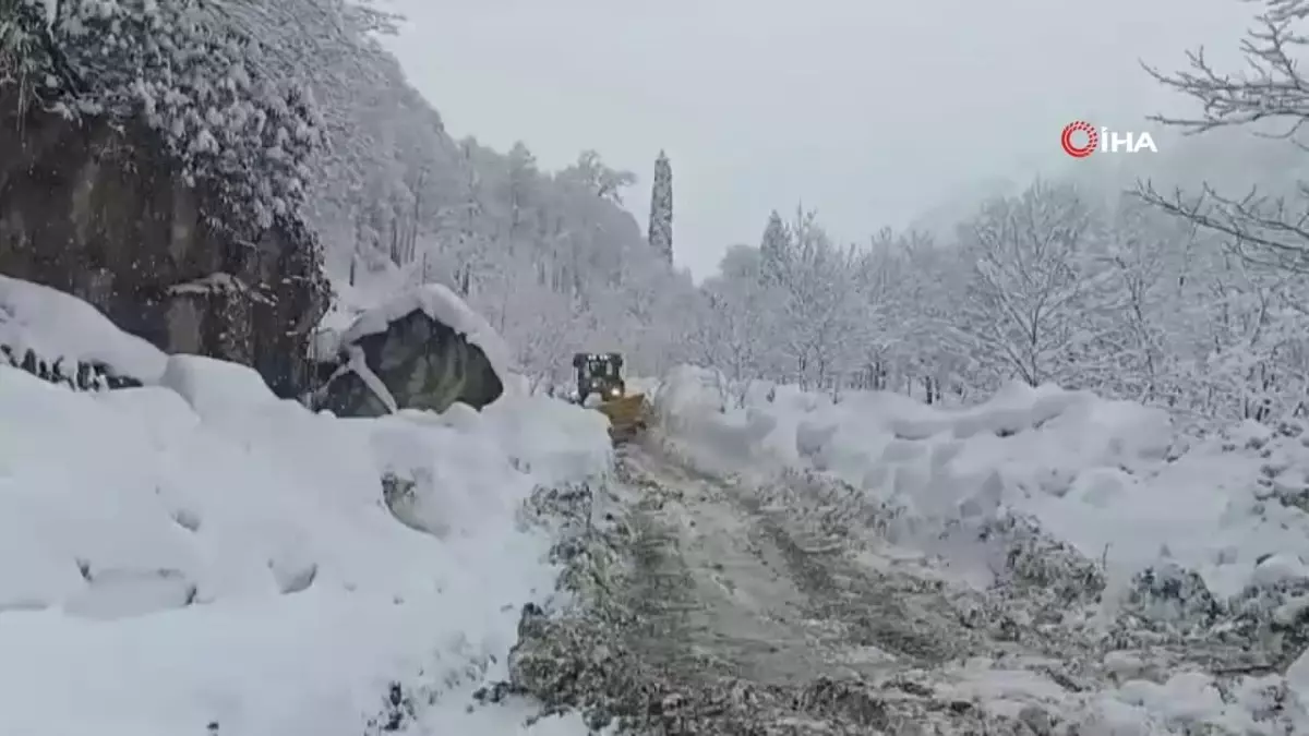 Doğu Karadeniz\'de 338 Köy Yolu Kapandı