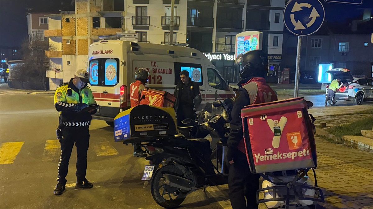 Edirne\'de Motosiklet Devrildi, Sürücü Yaralandı