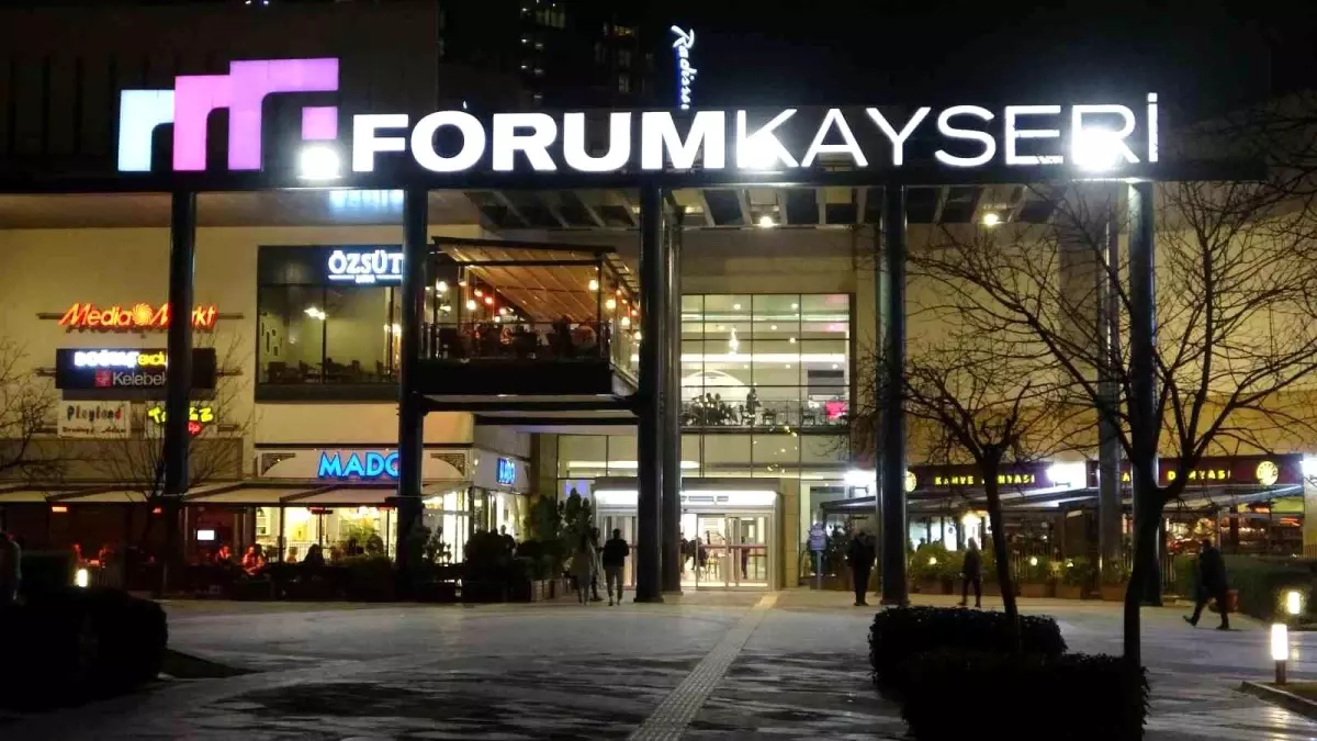 Forum Kayseri\'de 2 polis ve 1 güvenliği yaralayan suç makineleri yakalandı