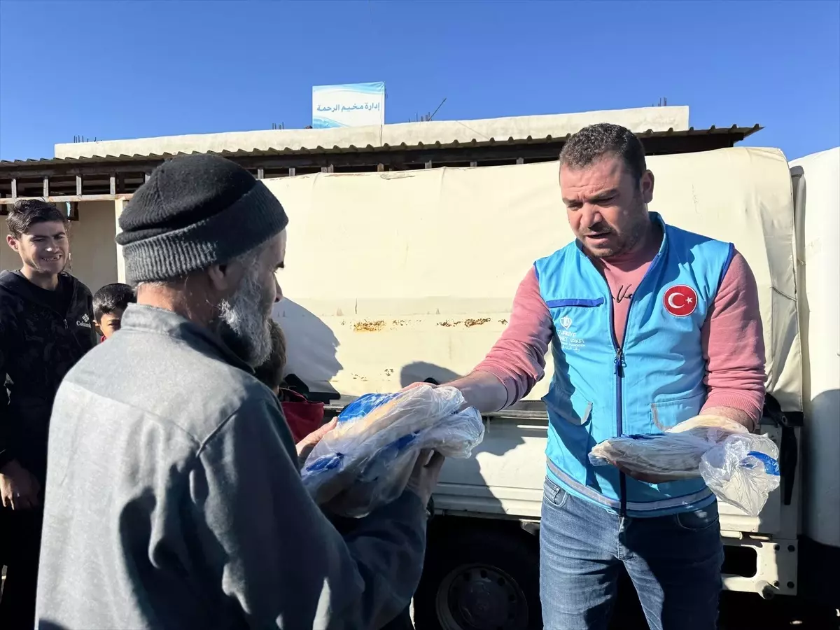 TDV, Suriye\'de 8 Bin Kişiye Ekmek Dağıtıyor