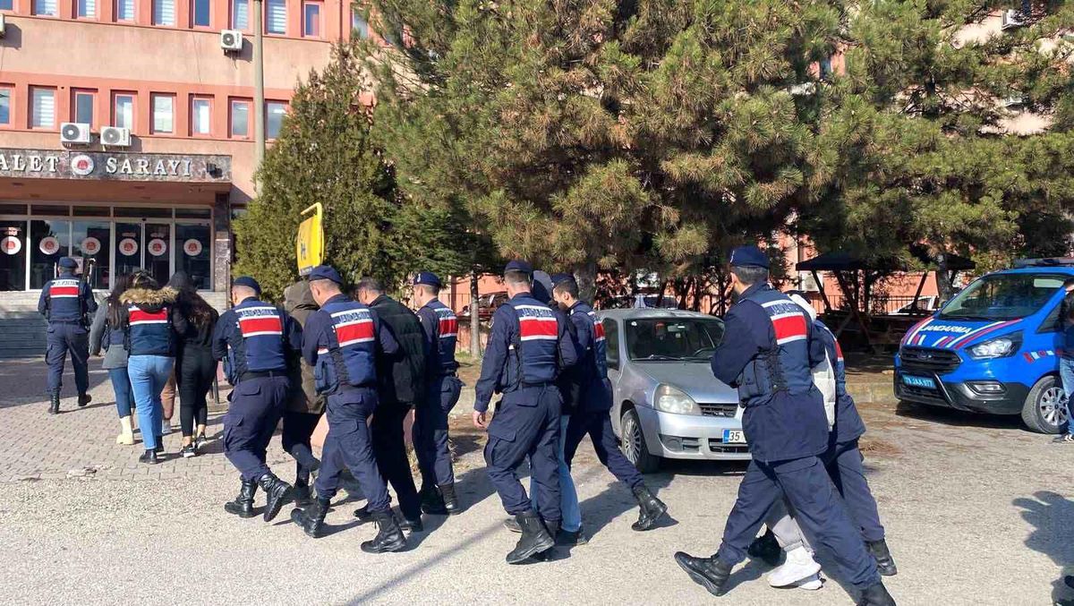 Karabük\'te Uyuşturucu Operasyonu: 8 Gözaltı