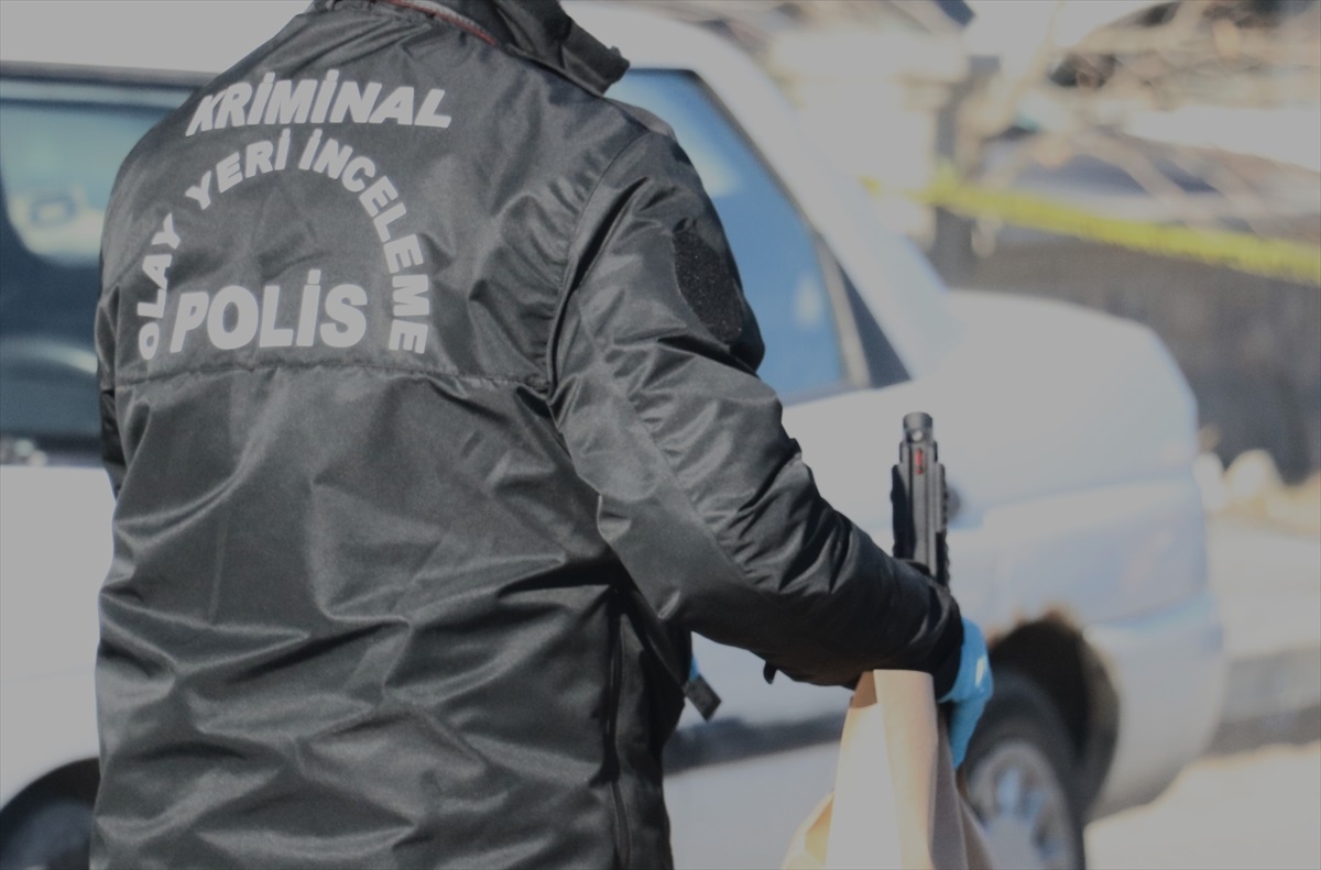 Baba, Oğlunu Vurduktan Sonra Kendini Kilitledi