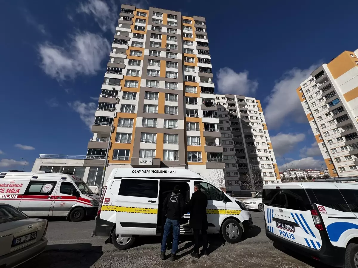 Kayseri\'de Baba Oğlunu Vurdu, Kendini Eve Kilitledi