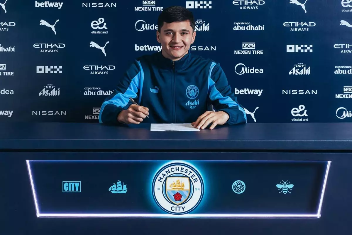 Manchester City\'de imzalar atıldı: Abdukodir Khusanov, Premier Lig tarihine geçti