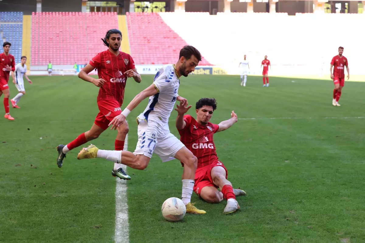 Menemen FK, Zirve Yarışına 5-0\'lık Galibiyetle Geri Döndü