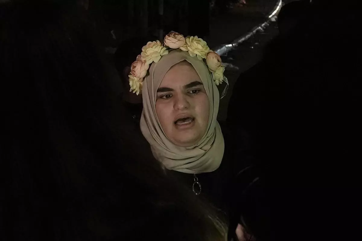 İsrail, Filistinli Kadınları Sürükleyerek Darp Etti