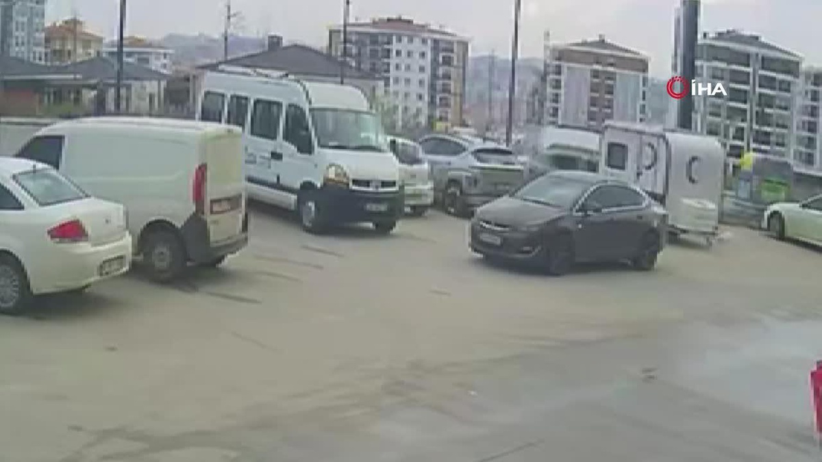 Silivri\'de Araç Otoparka Düştü: 1 Yaralı