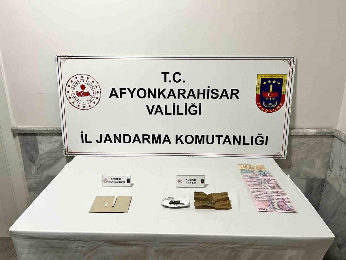 Afyonkarahisar\'da Uyuşturucu Operasyonu: 5 Gözaltı