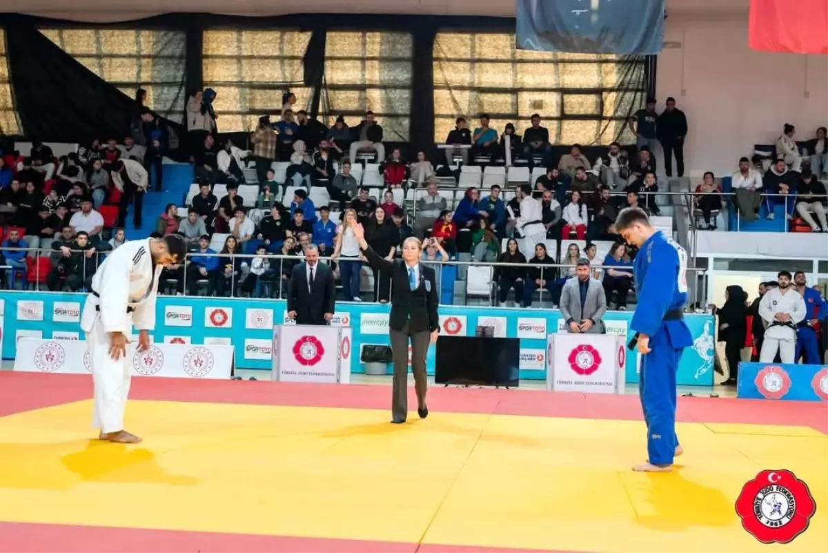 Enes Pınar Türkiye Judo Şampiyonası'nda Manisa'ya Madalya Getirdi