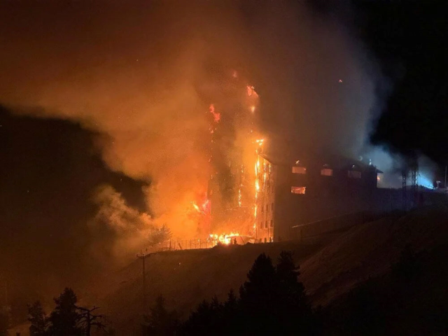 66 can kaybının olduğu otel yangınıyla ilgili 4 kişi gözaltına alındı