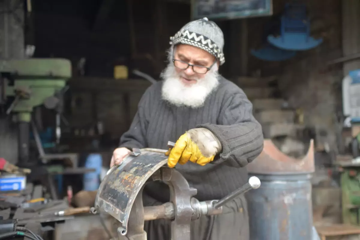 Nuri Kaba: 60 Yıldır Soba Yapıyor, Kitaplarla Yolculuk Yapıyor