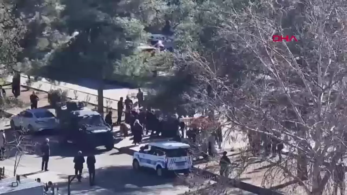 Diyarbakır\'da Adliye Önünde Korkutan Kavga