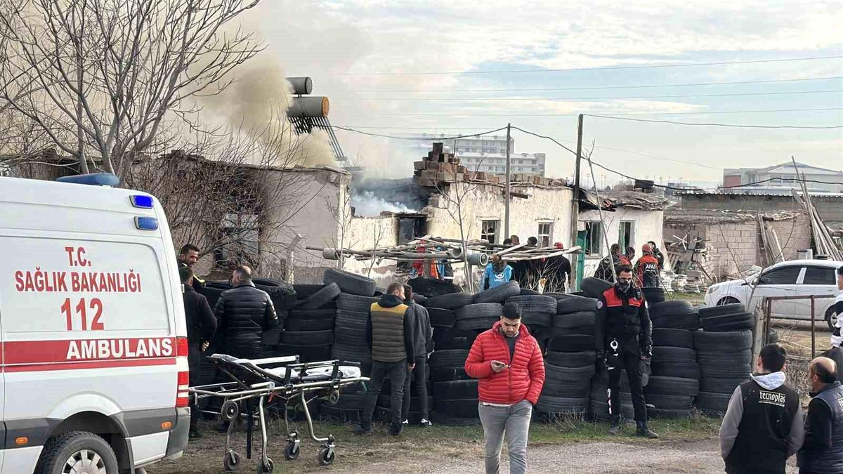 Aksaray\'da Yangın: 3 Yaşındaki Çocuk Hayatını Kaybetti