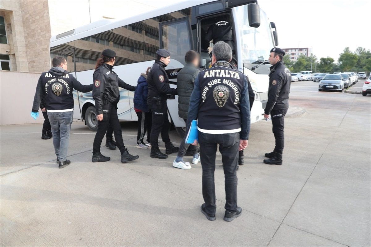 Antalya\'da 483 Suçlu Yakalandı