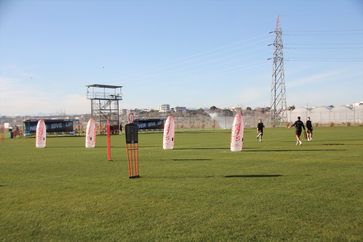 Antalya\'da FIFA Standartlarında Futbol Tesisleri Açıldı