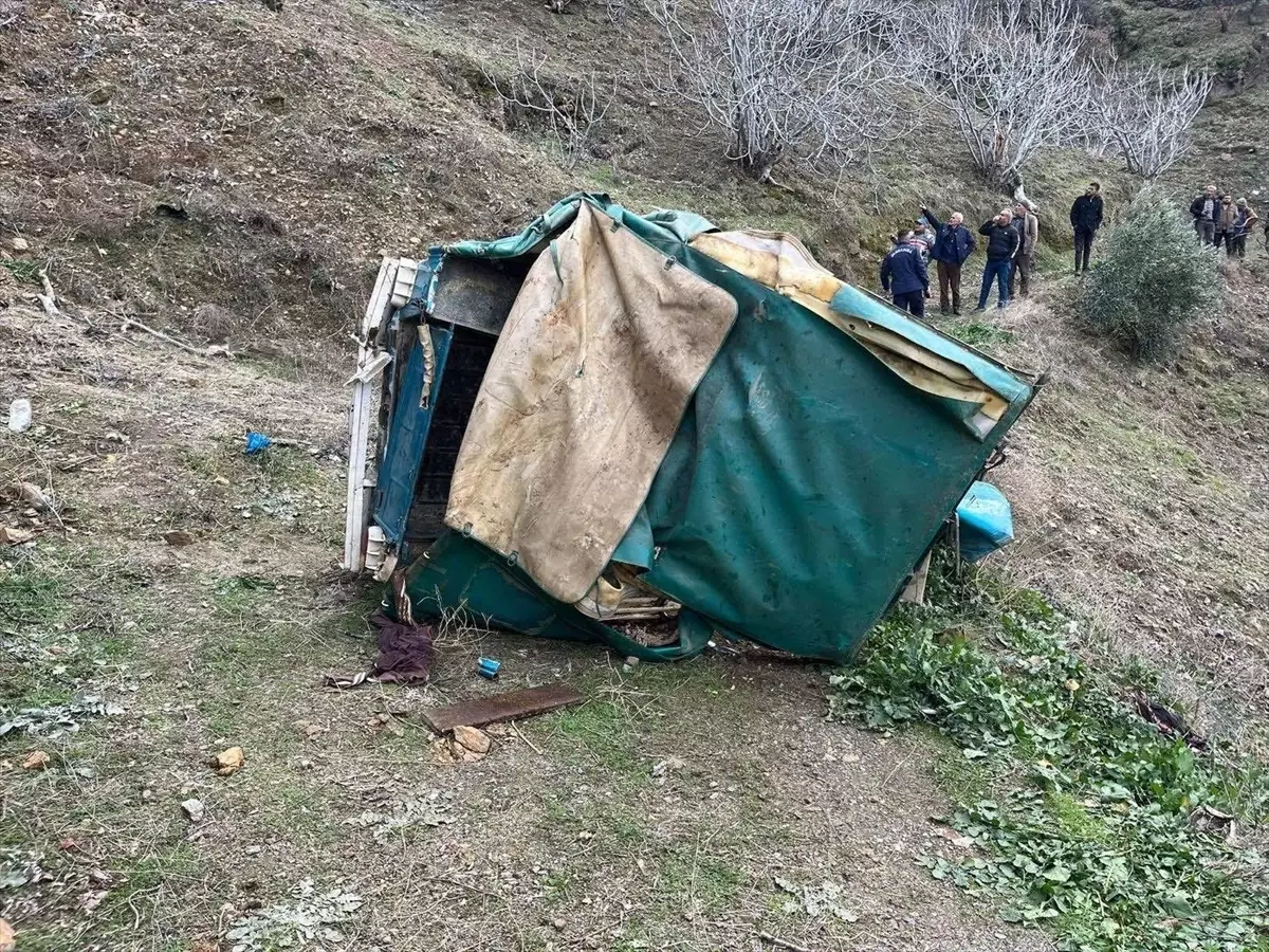 Nazilli\'de Uçurumdan Düşen Pikap: 1 Ölü, 6 Yaralı