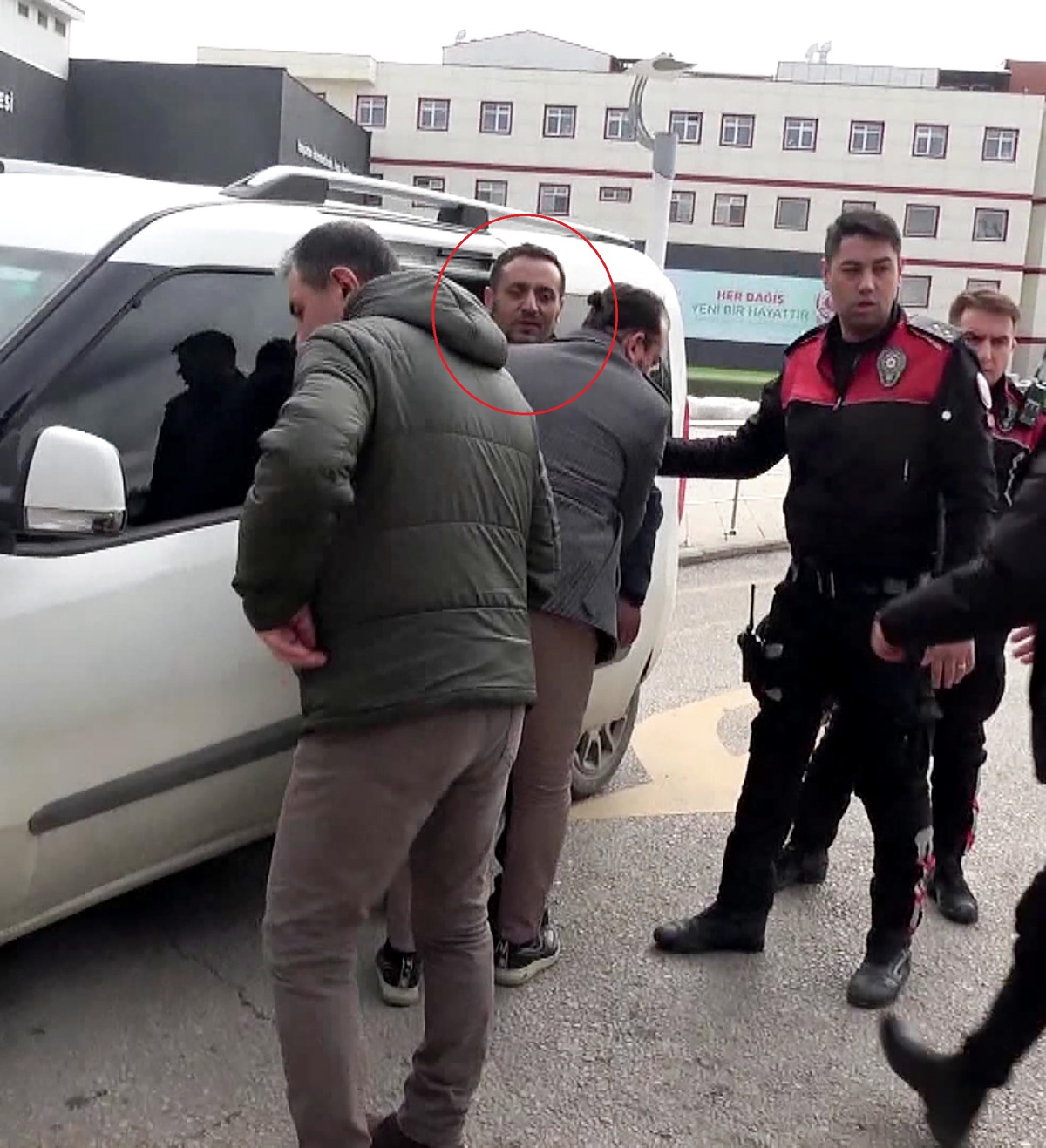Eşini öldüren kocanın cezası usulden, azmettirdiği öne sürülen ağabeyin beraat kararı \'esastan\' bozuldu (VİDEO EKLENDİ)