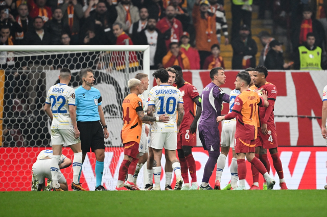 Galatasaray, konuk ettiği Dinamo Kiev ile 3-3 berabere kaldı