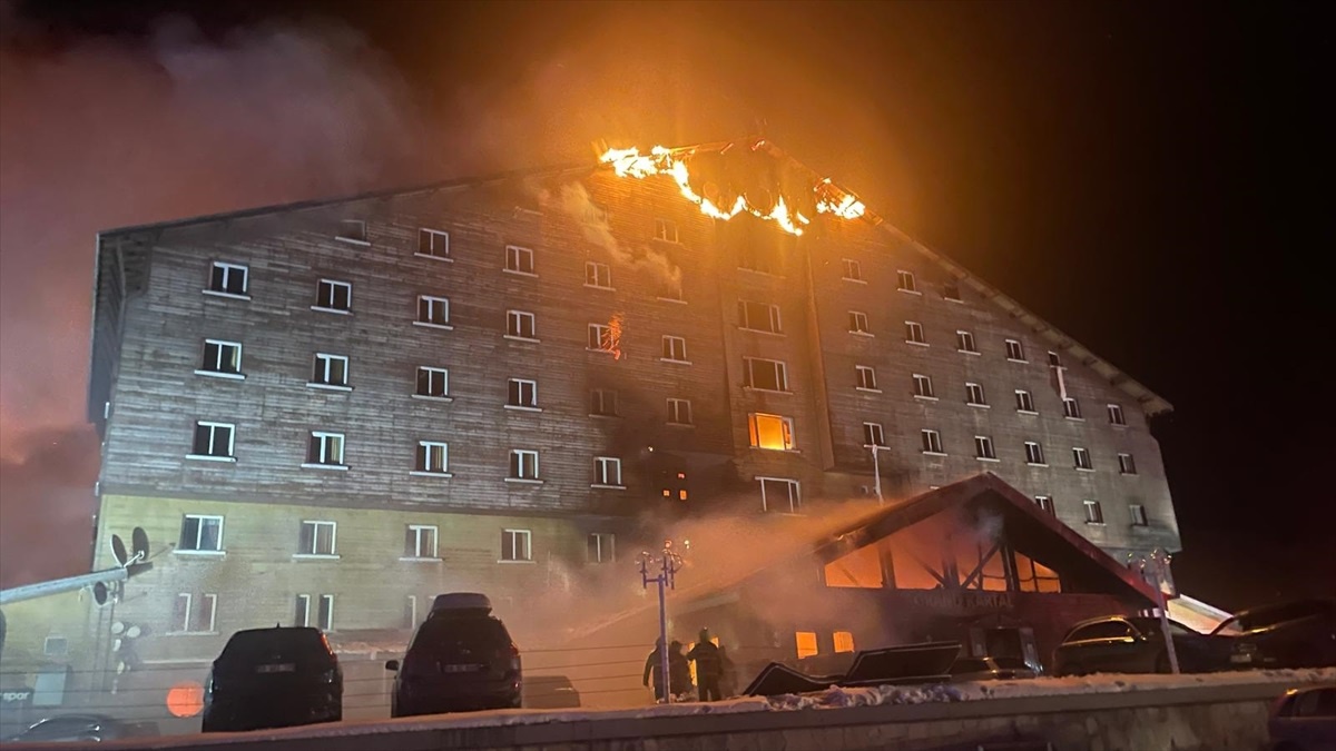 Kartalkaya\'da Otel Yangını: 3 Ölü, 11 Yaralı