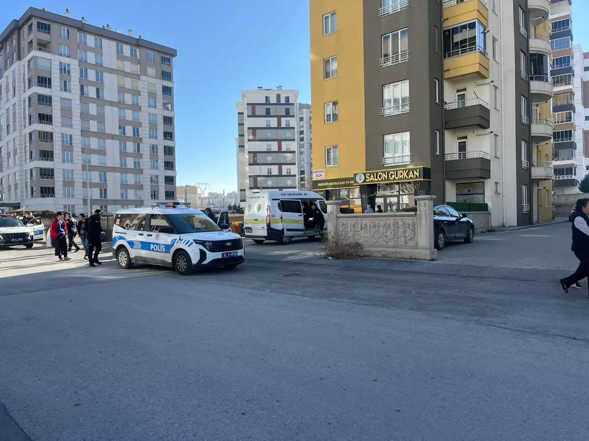 Kayseri\'de özel harekat polisi evinde ölü bulundu