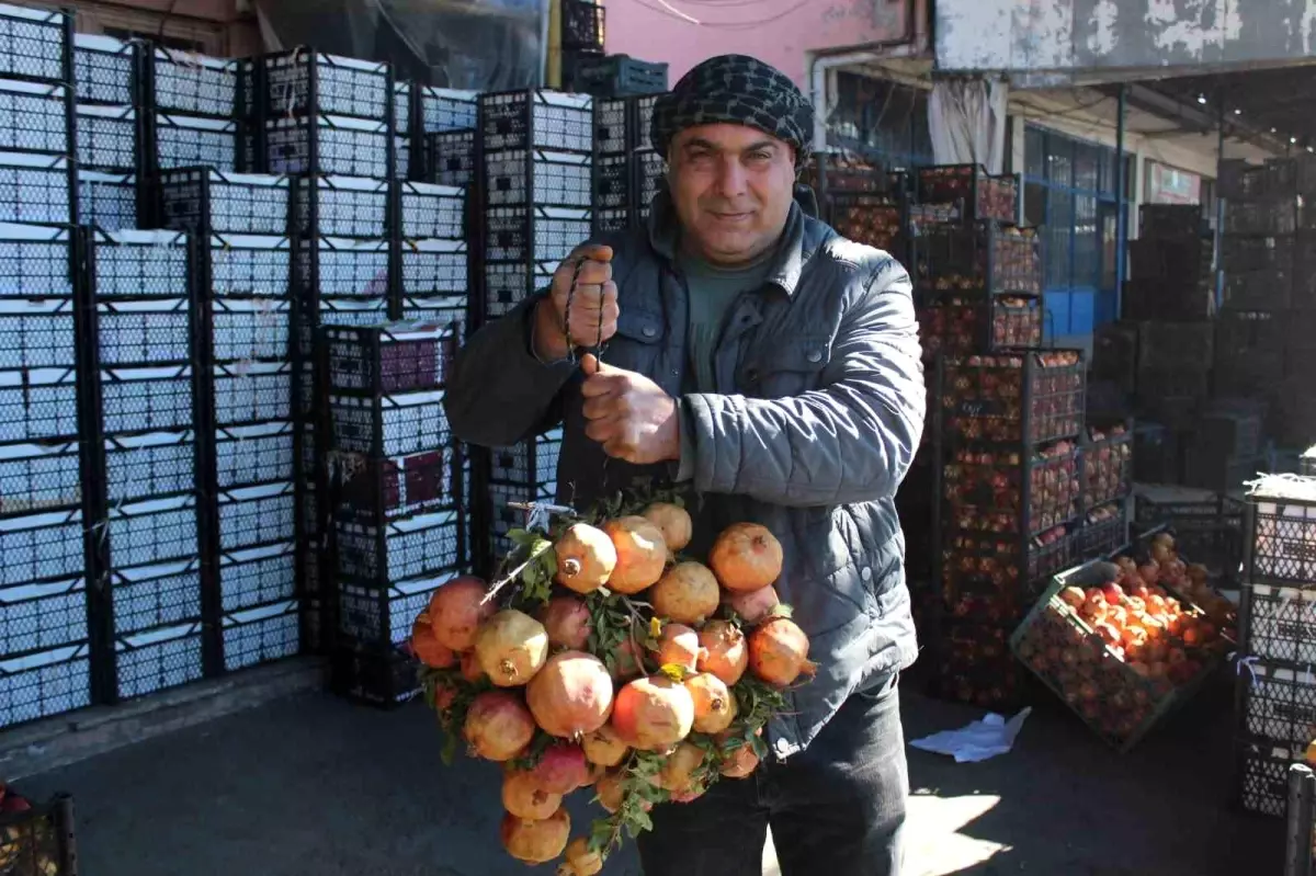 Siirt\'in Zivzik Narı 30 Liradan Satılıyor