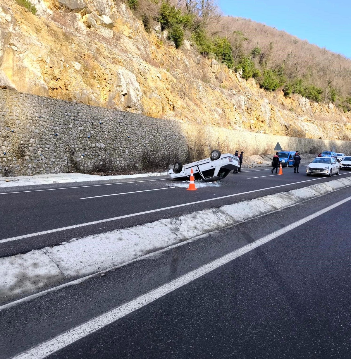 Zonguldak\'ta Takla Atan Araçta İki Yaralı