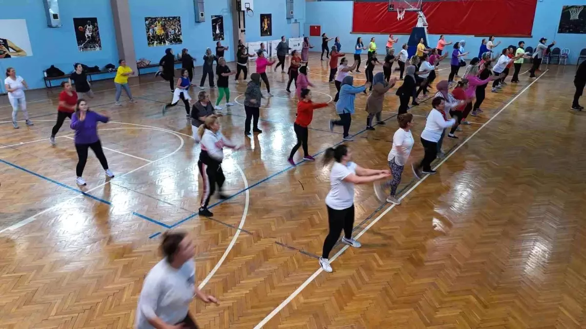 Menemen Belediyesi\'nden Ücretsiz Zumba Kursu Fırtınası