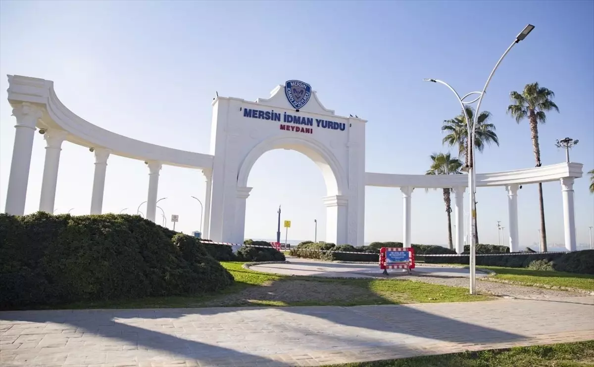 Mersin Meydanları Yenileniyor