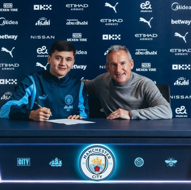 Premier Lig'in ilk Özbek oyuncusu Manchester City'de