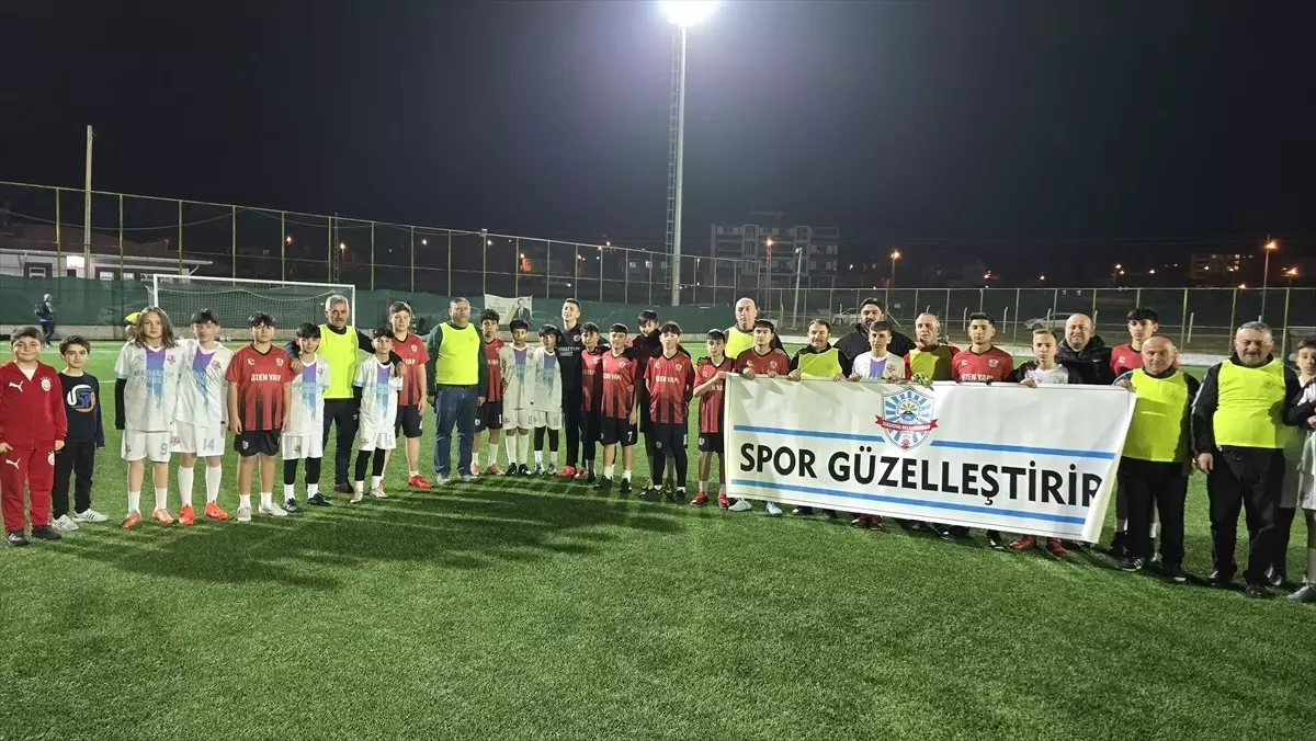 Babalar ve Oğulları Futbol Maçında Yarıştı