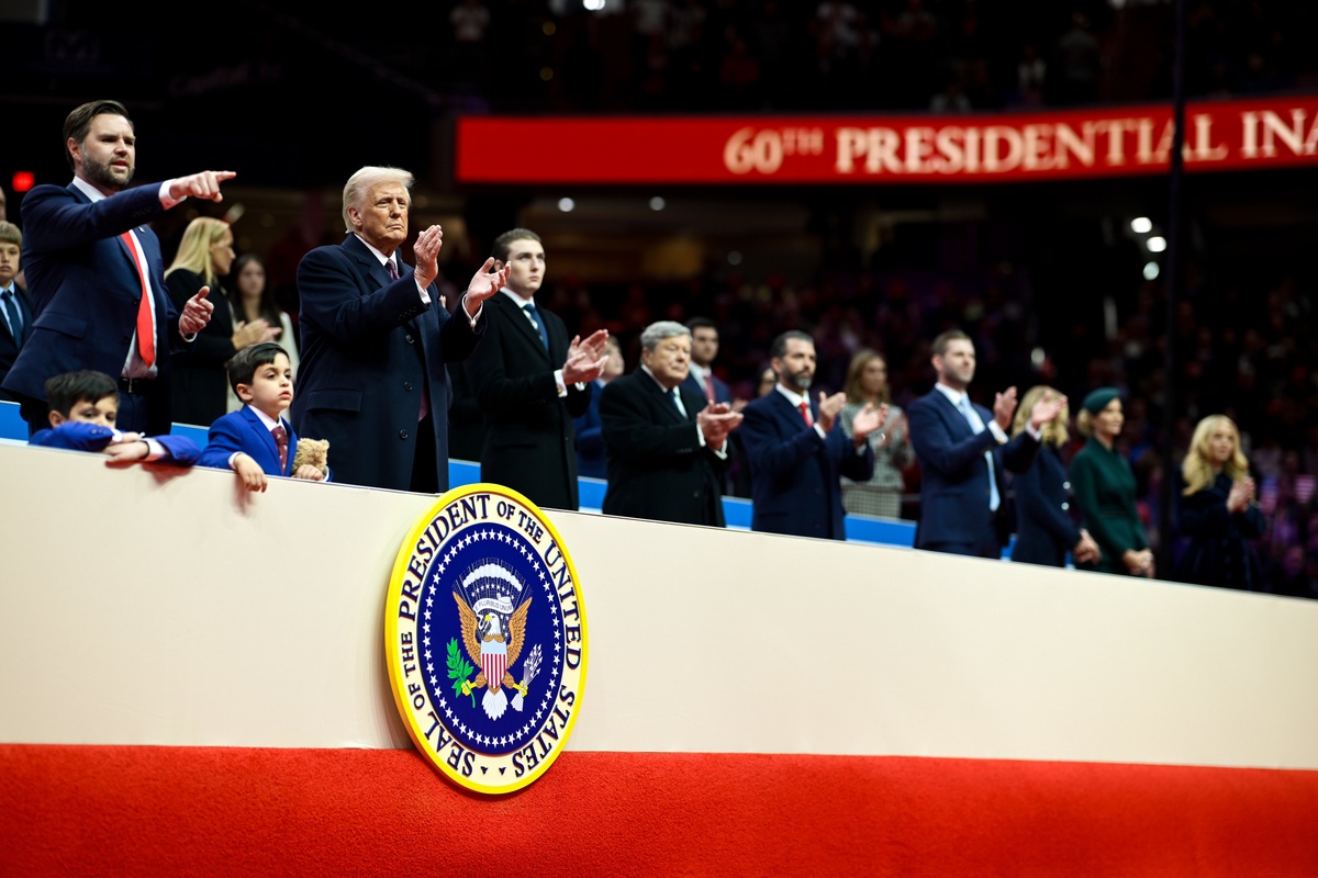 Trump, Enerji Üretimini Artırmak İçin \'Ulusal Enerji Acil Durumu\' İlan Etti