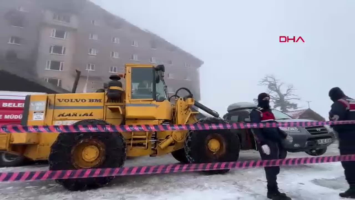 Kartalkaya Kayak Merkezi\'ndeki Yangın Sonrası Araçlar Kaldırıldı