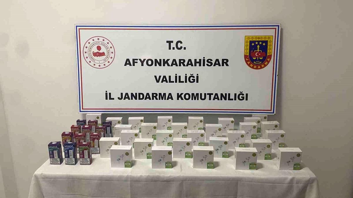 Jandarma, kaçak elektronik sigara ve kulaklık ele geçirdi