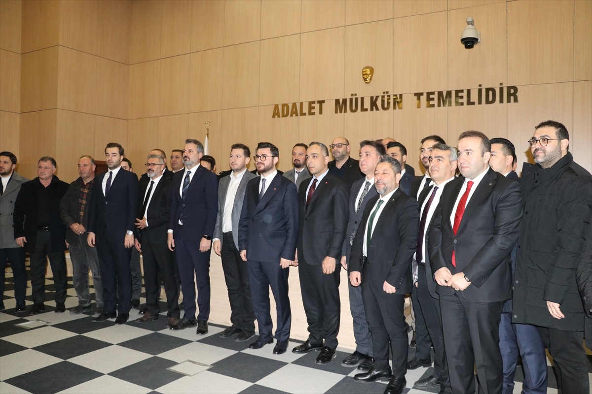 AK Parti Kayseri İl Başkanlığına seçilen Okandan, mazbatasını aldı