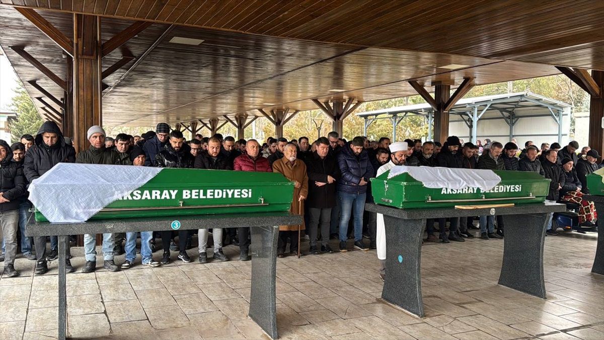 Aksaray\'da Yangın: 3 Yaşındaki Çocuk Defnedildi