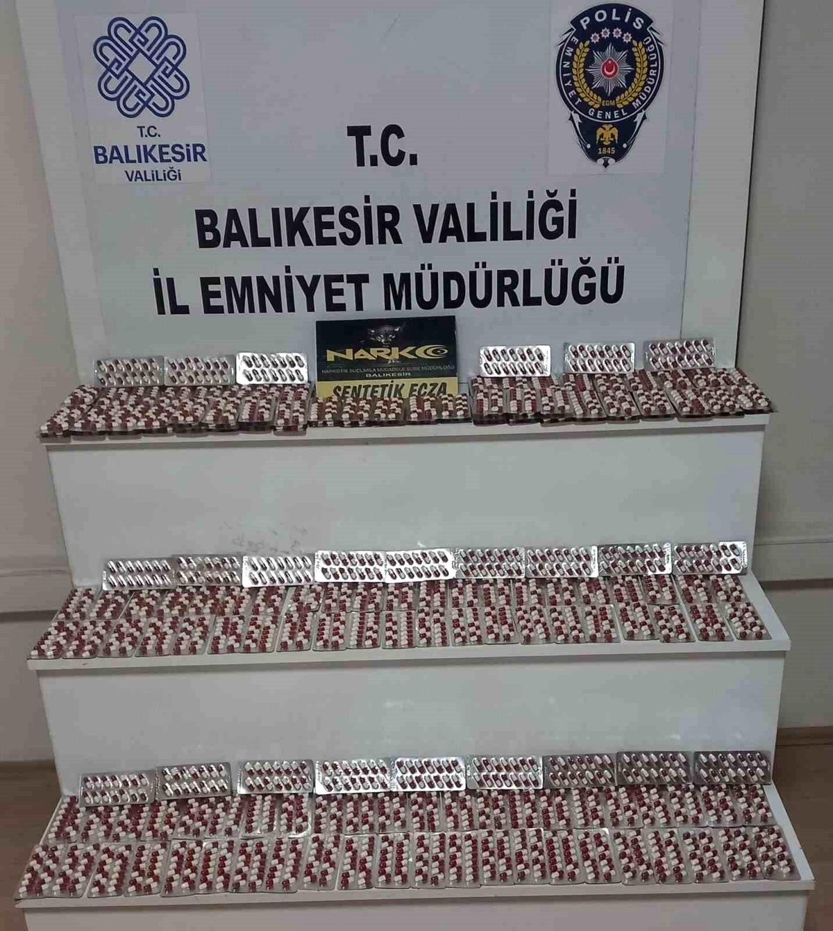 Balıkesir\'de Uyuşturucu Operasyonu: 2700 Hap Ele Geçirildi
