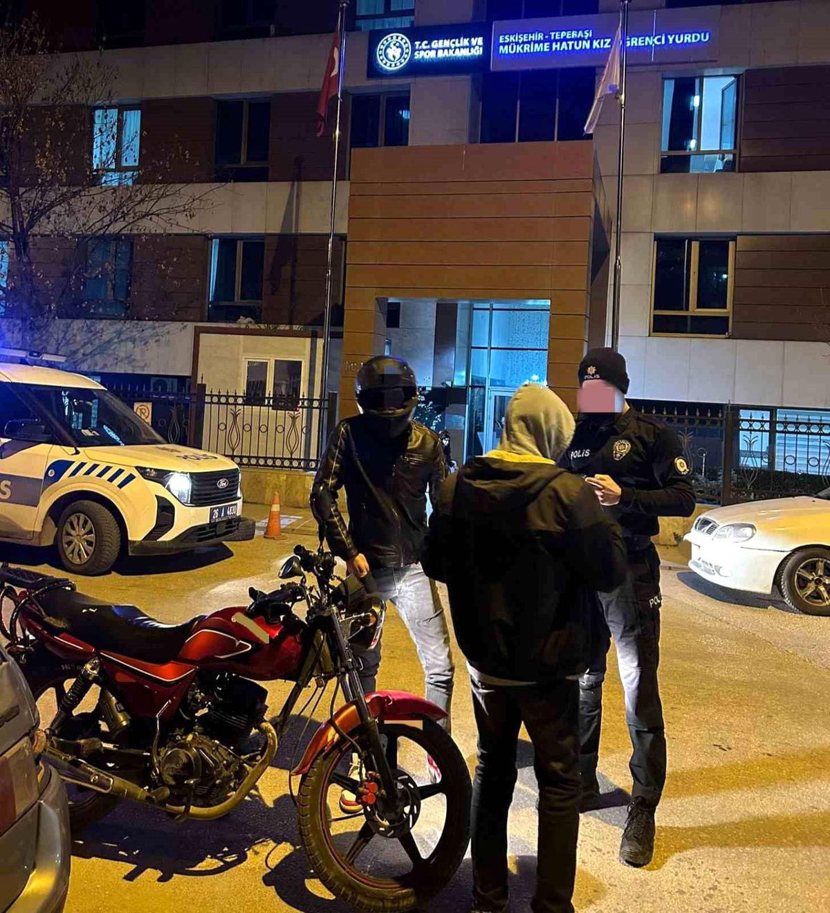 Eskişehir\'de Kimlik Sorgusu: 11 Şahıs Yakalandı
