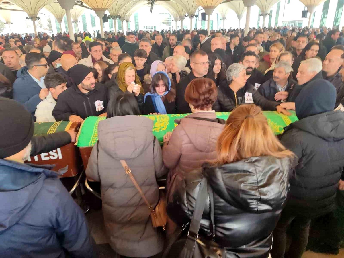 Yangında Hayatını Kaybeden Sarıtaş Ailesi Defnedildi