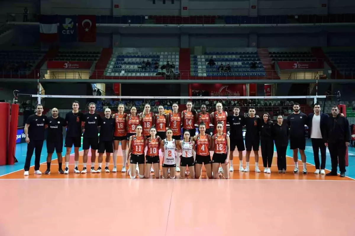 Eczacıbaşı Dynavit 3-0 ile galip