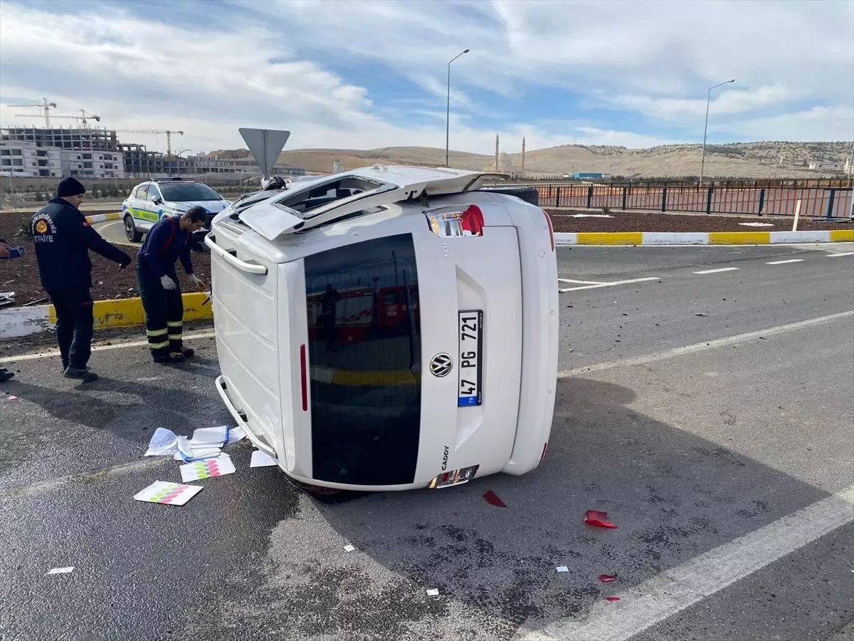 Mardin\'de Trafik Kazası: 3 Yaralı